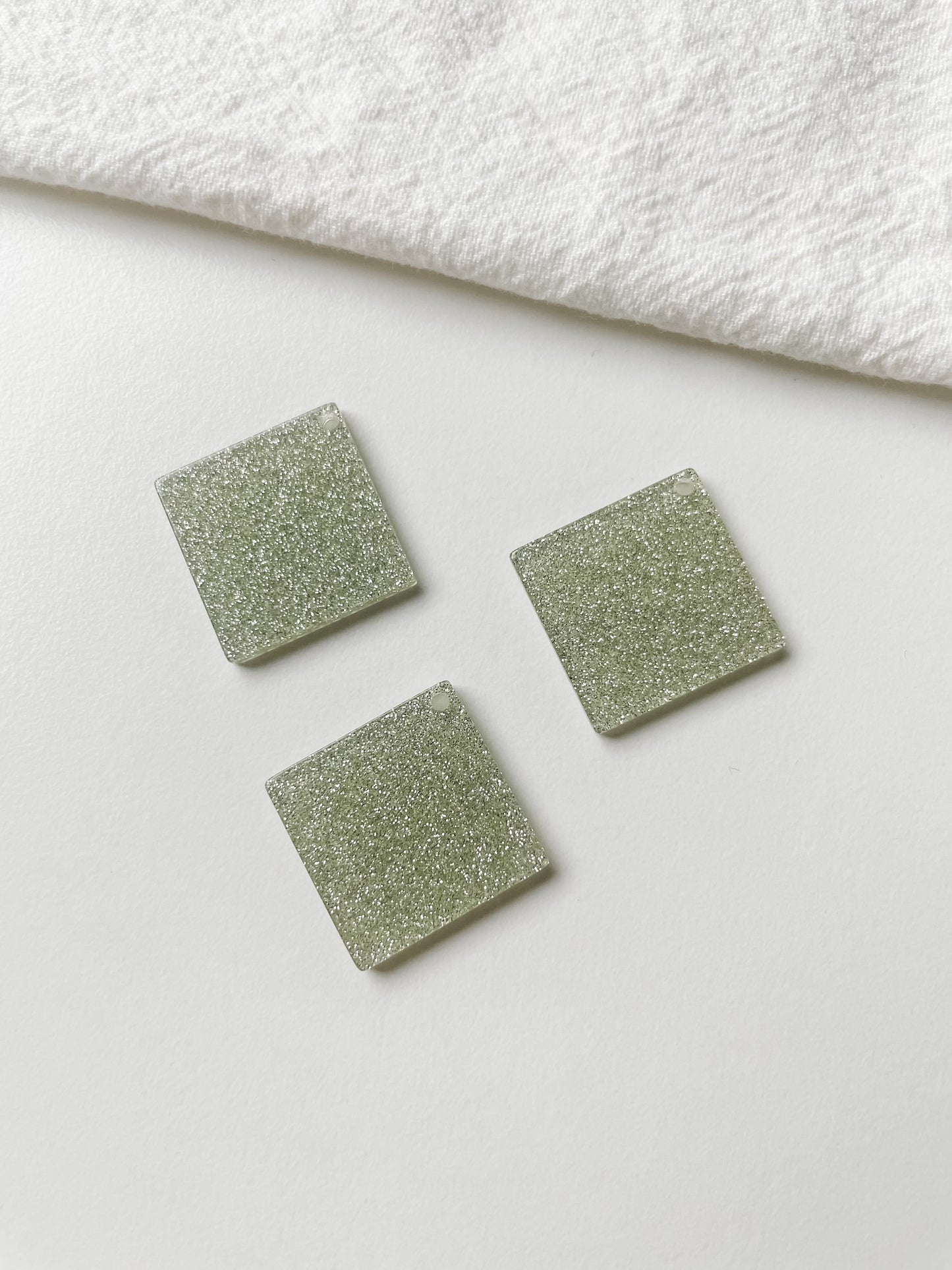Pendant green glitter 1pc