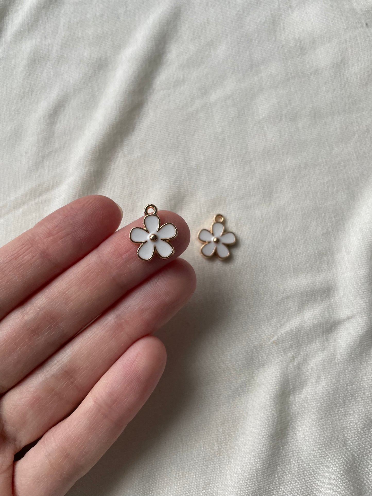 Hänge blomma vit 15x13mm 1st