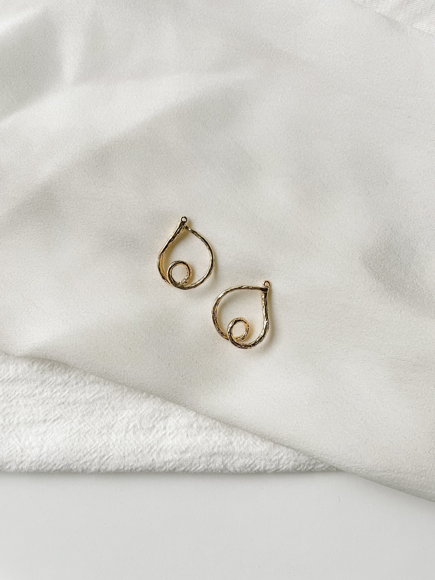 Hänge 18k guldpläterad 25x21mm 1st