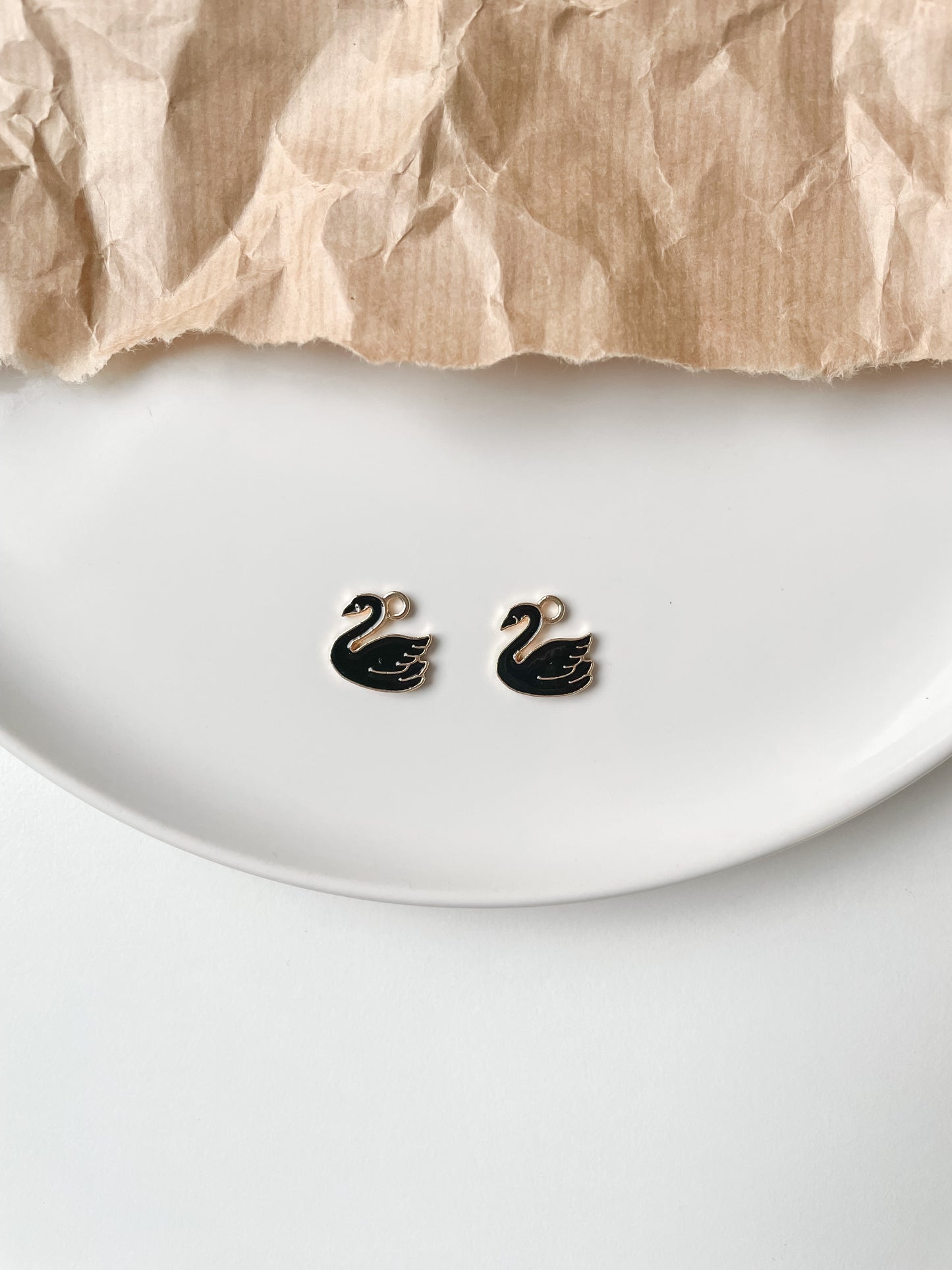 Hänge svart svan 14x13mm 1st