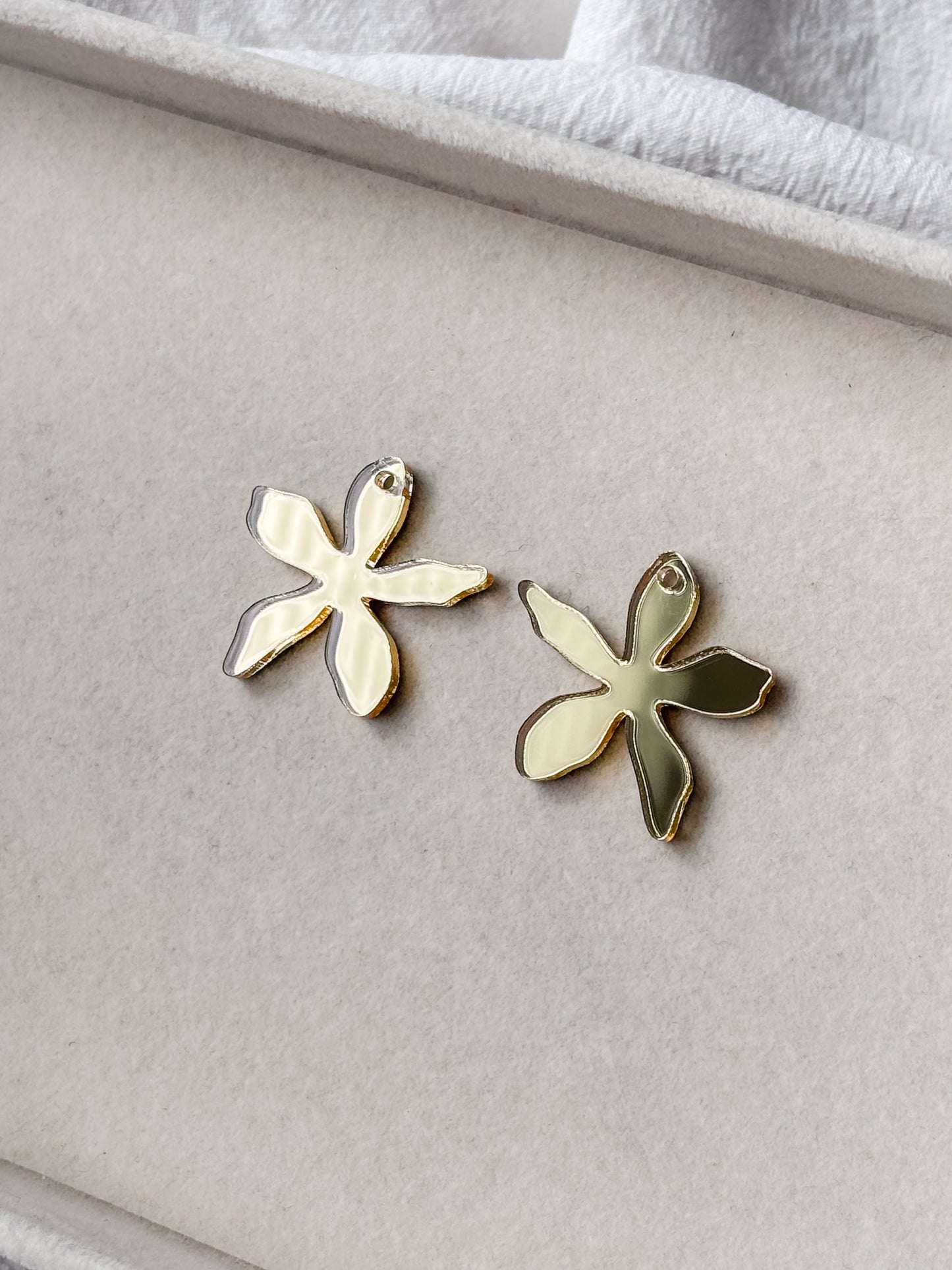 Riipus kukka 30mm, 1pari (eri värejä)