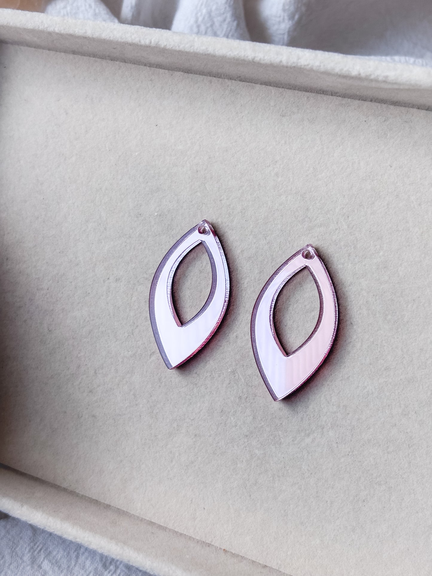 Riipus 40mm, 1pari (eri värejä)