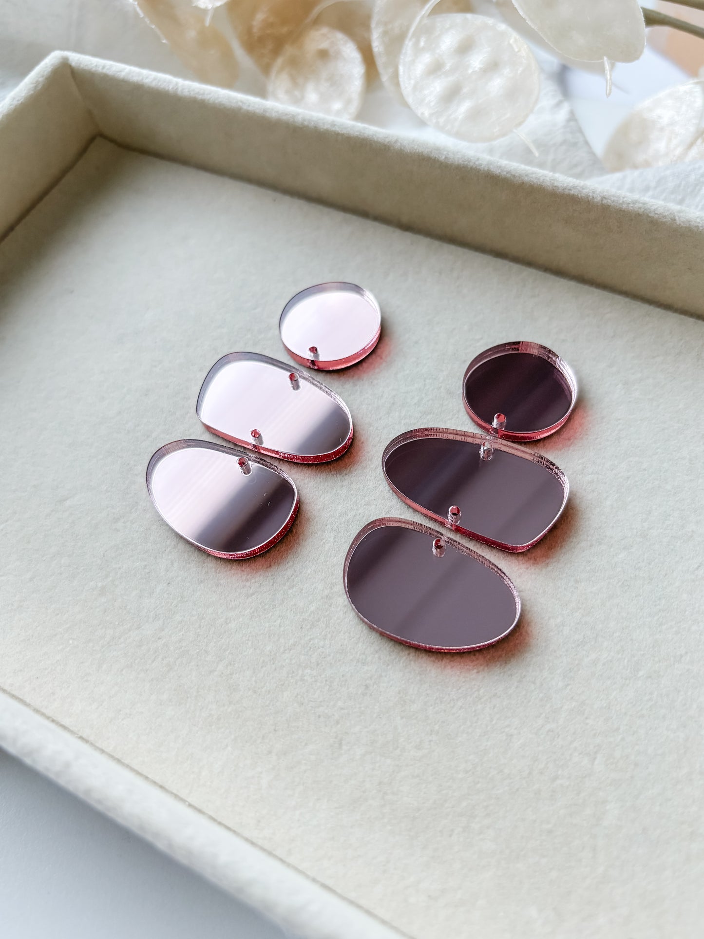 Pendant set 60mm, 1 pair (different colors)