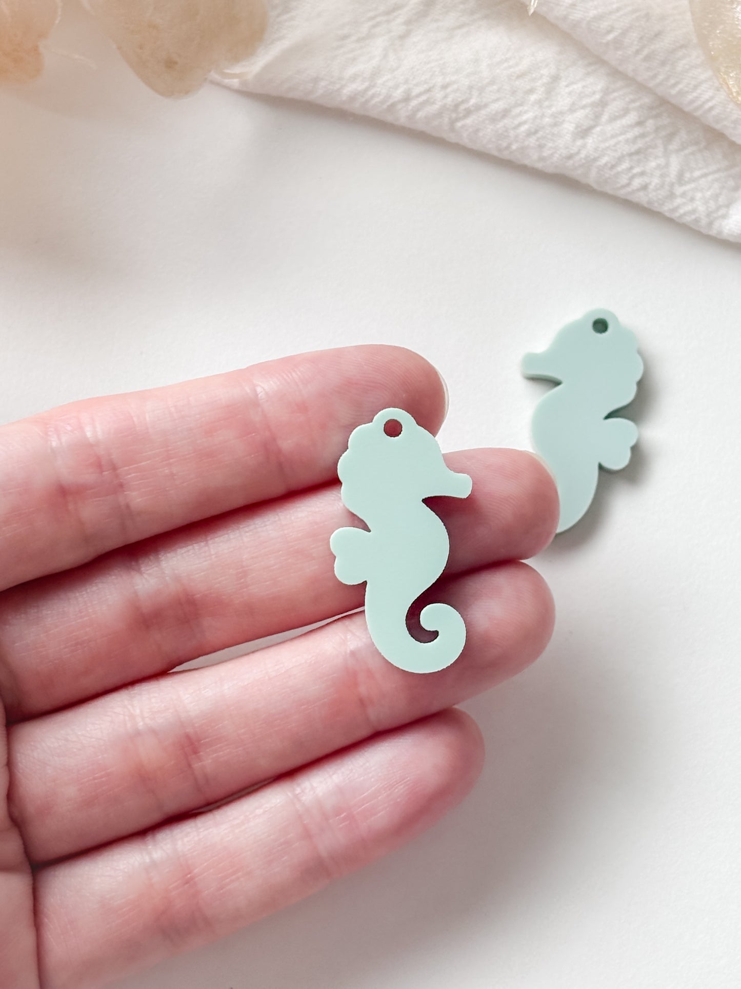 Riipus merihevonen 30mm, 1pari (eri värejä)