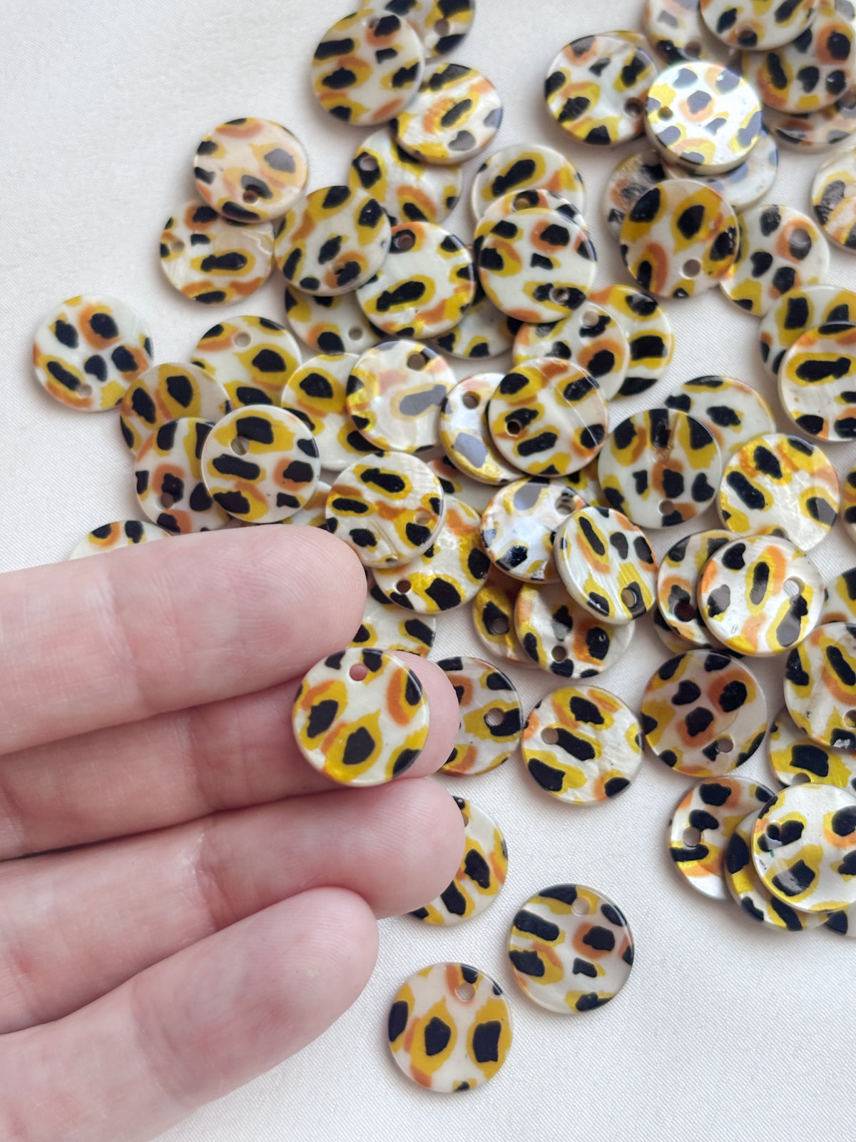 Riipus ympyrä leopardikuvio 12.5x2mm, 6kpl