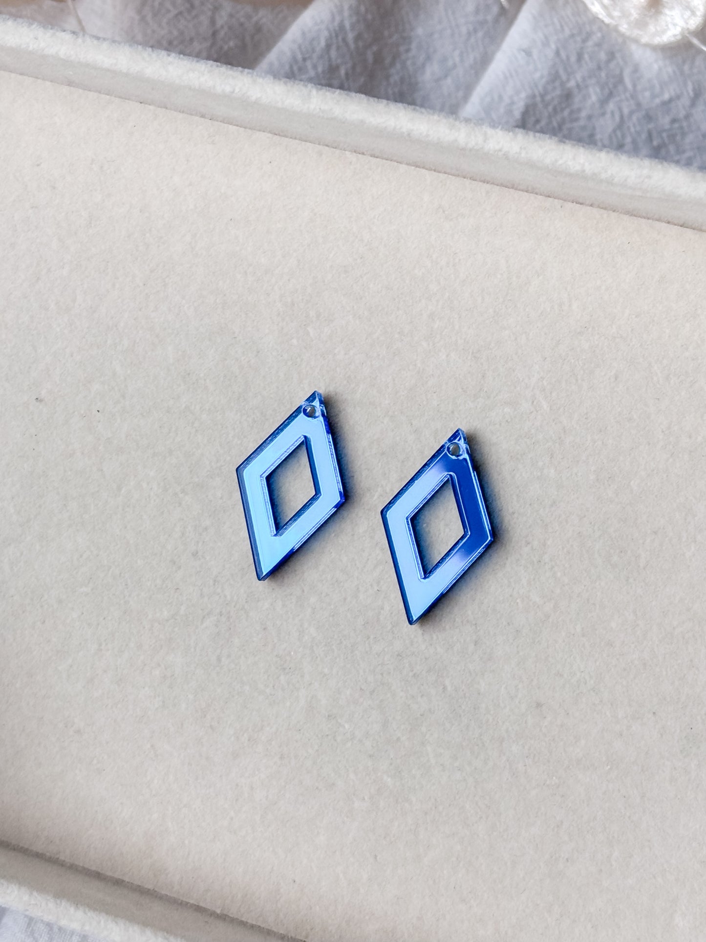 Riipus 30mm 1pari (eri värejä)