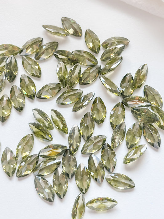 Zirkonia kapussi 12x6x3mm, 6kpl