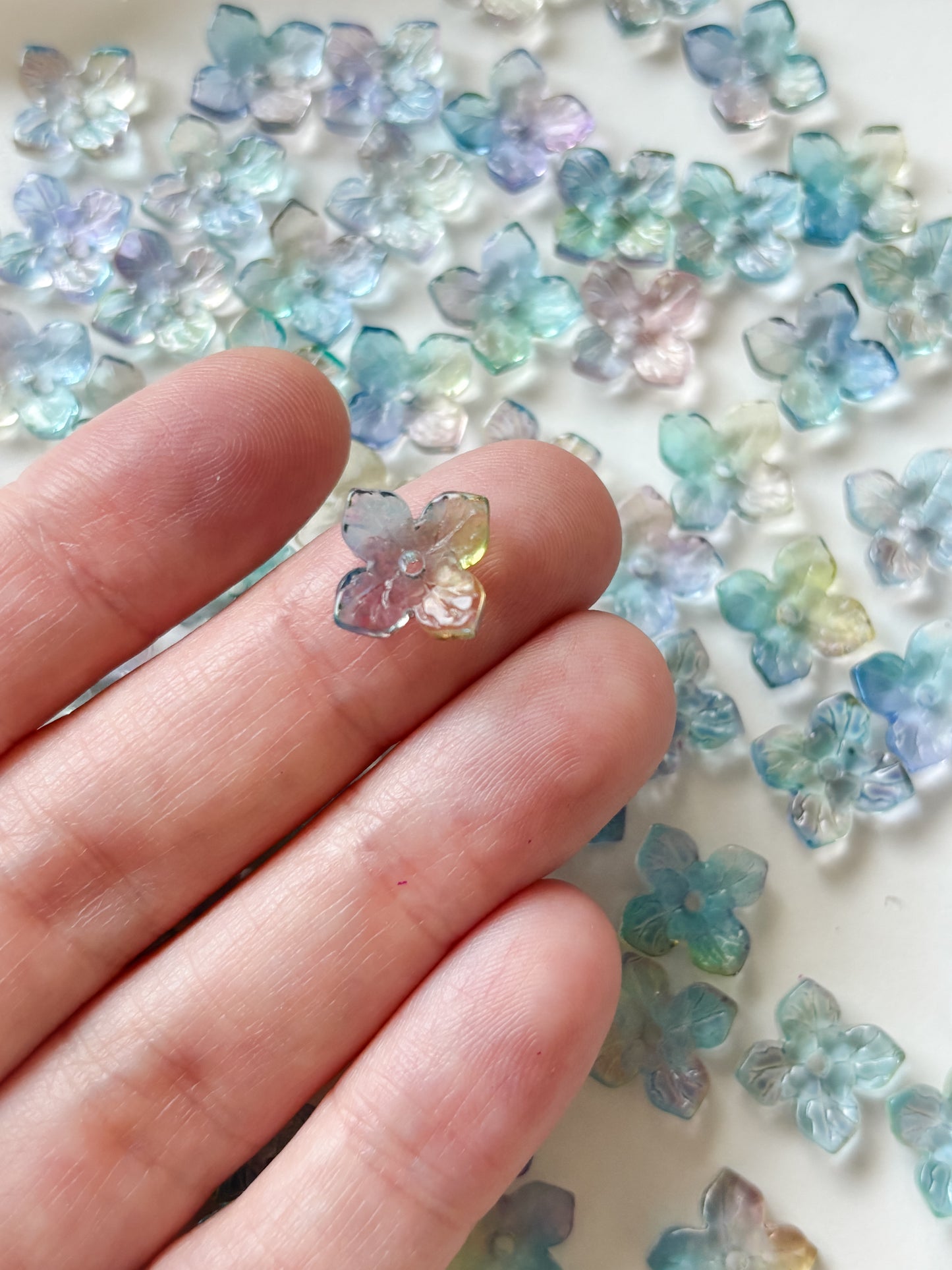 Lasihelmi kukka 10x10x3.5~4mm, 20kpl