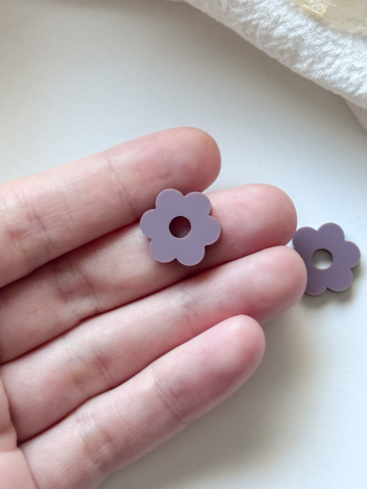 Kukka 15mm, 1pari (eri värejä)