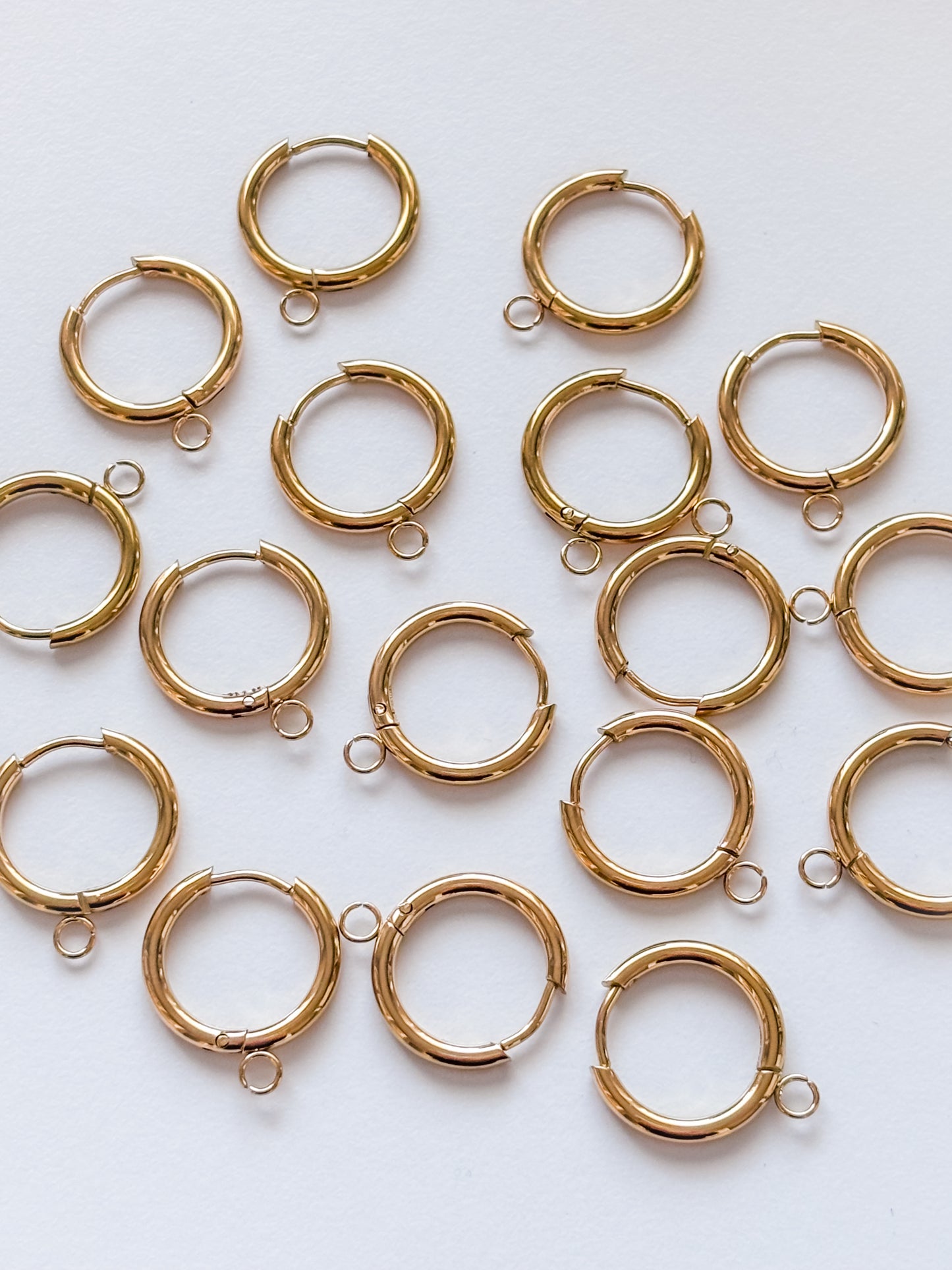 Korvakorurengas lenkillä 18x6x2mm, RST304, 1pari