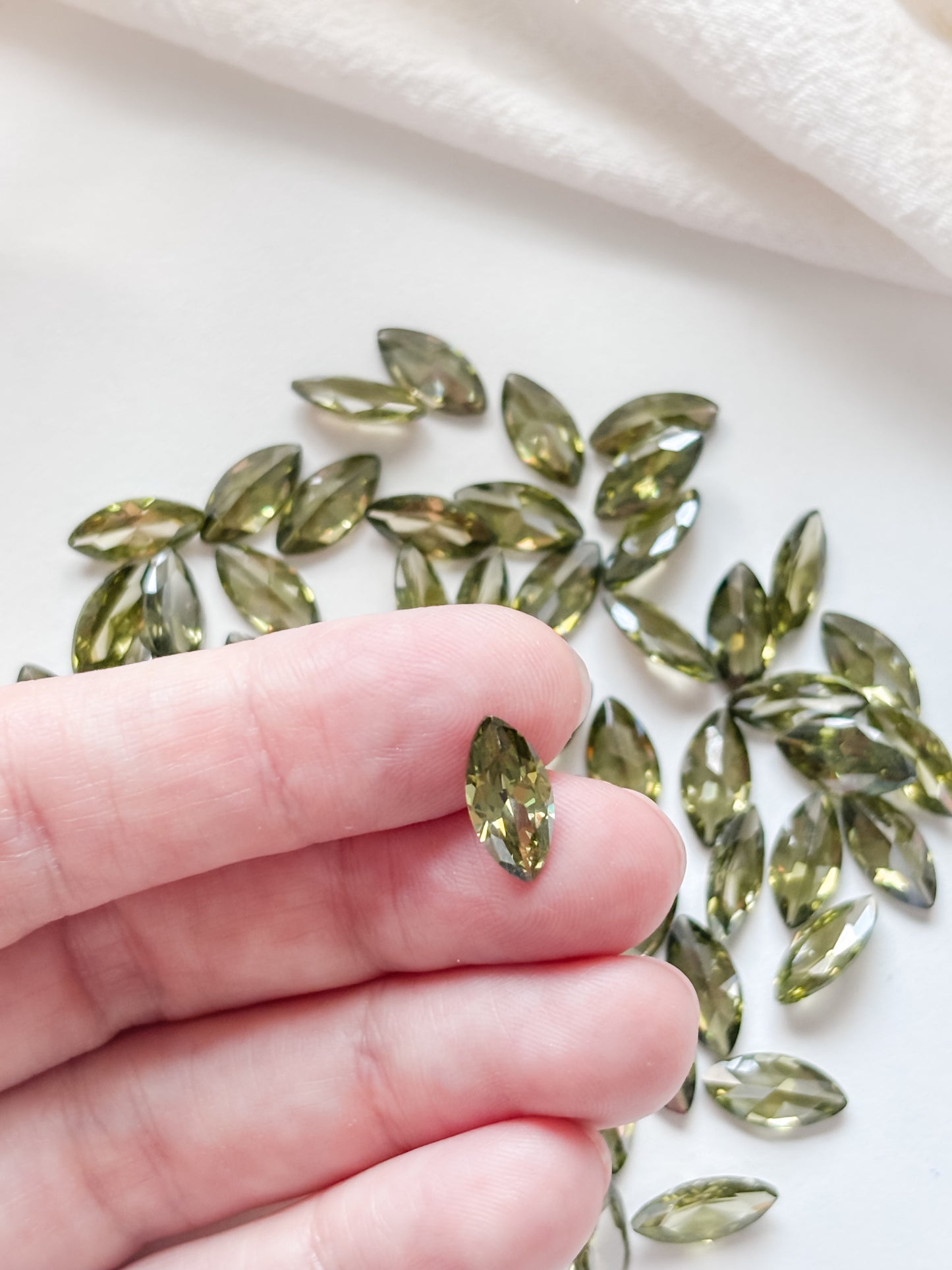 Zirkonia kapussi 12x6x3mm, 6kpl