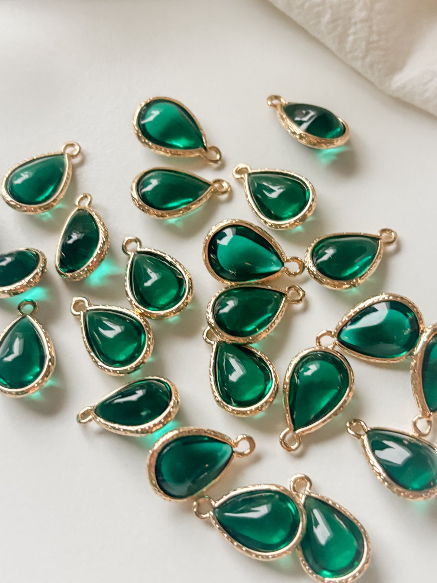 Lasiriipus pisara 18.5x12.5x7mm, 2kpl