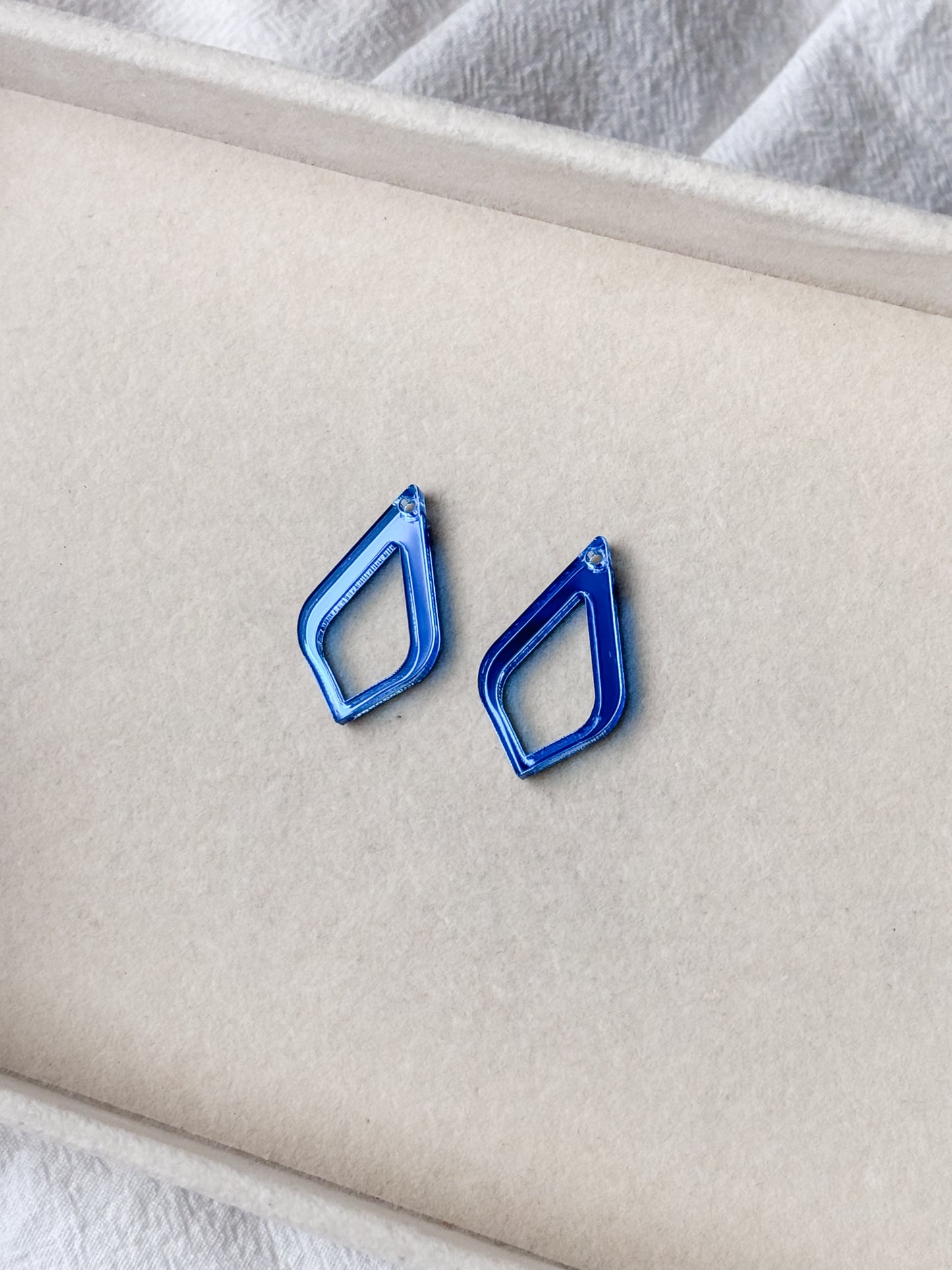 Riipus 30mm 1pari (eri värejä)