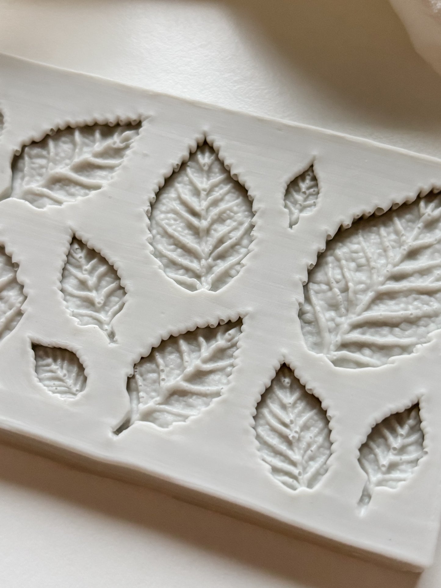 Silikonimuotti lehti 95x65mm