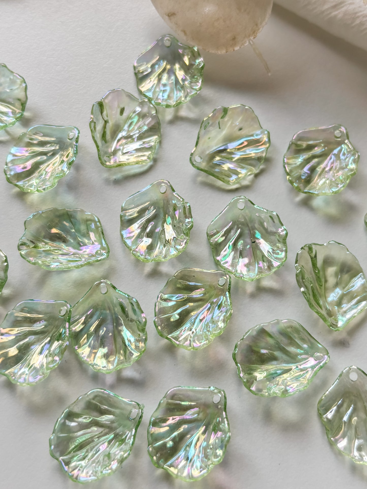 Riipus lehti 17x15x4mm, 10kpl