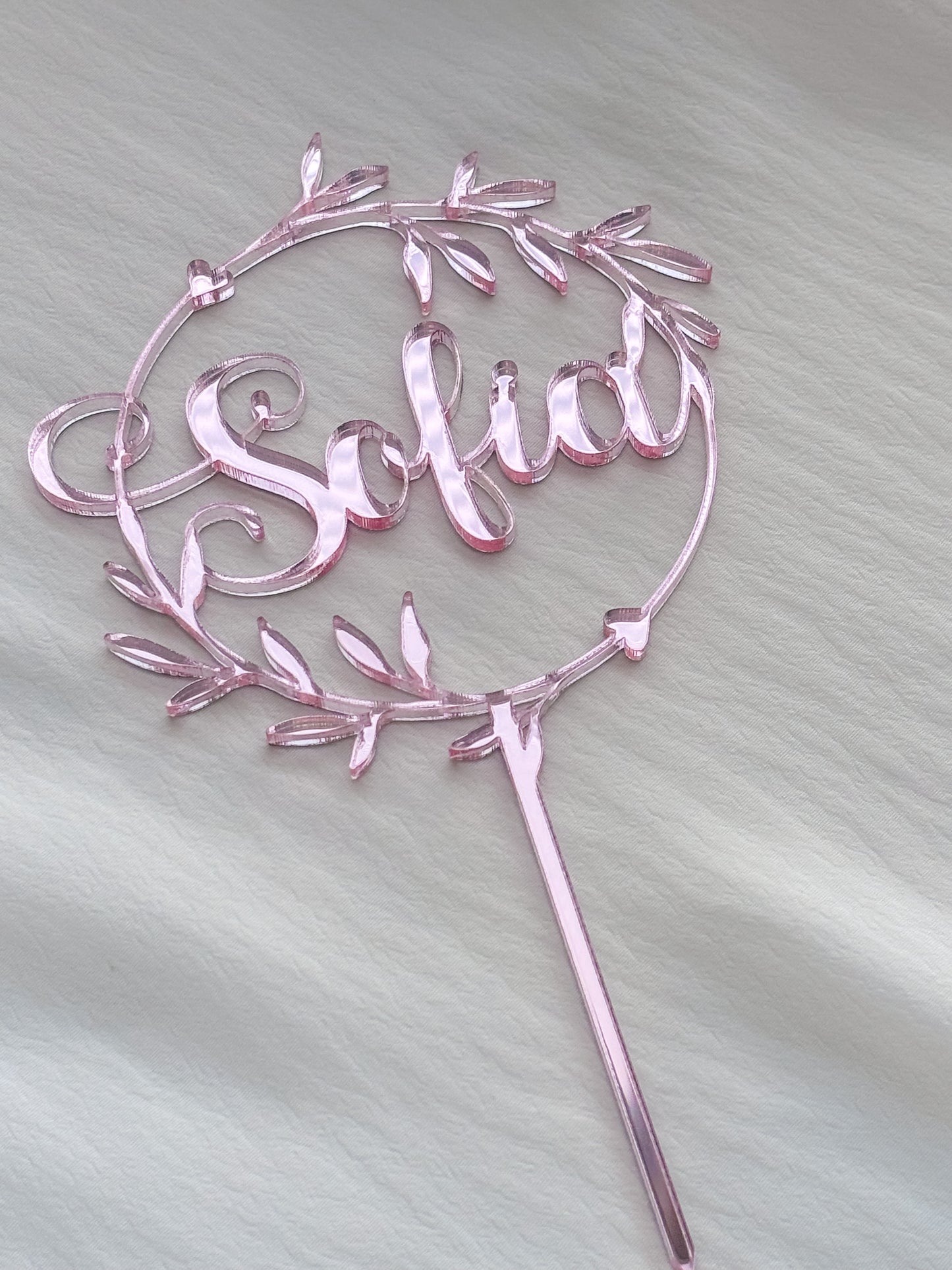 Kakkukoriste omalla nimellä (eri värejä)