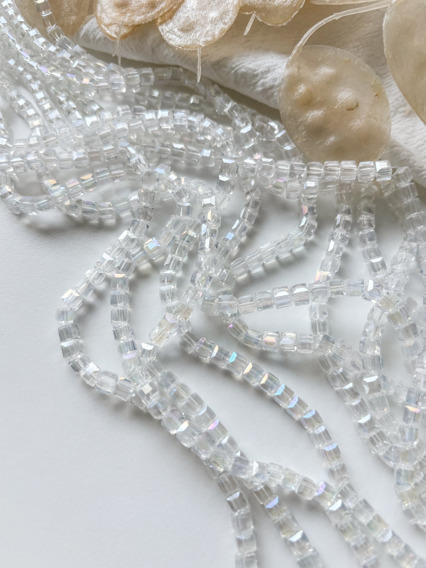 Glaspärla 4mm, ca 90 st