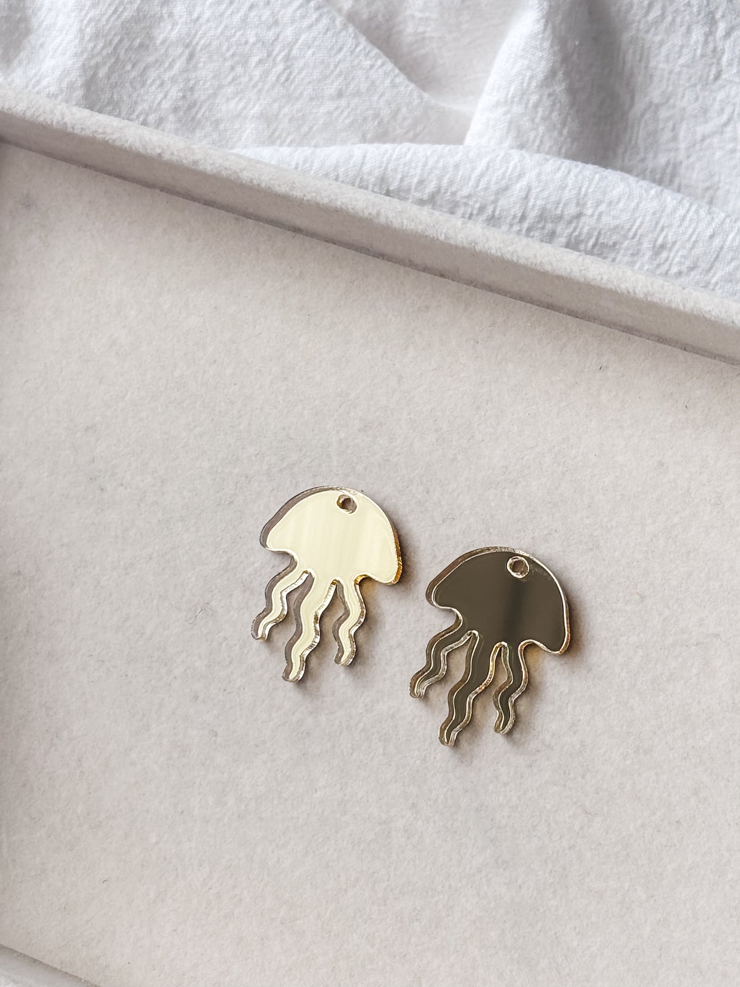 Riipus meduusa 30mm, 1pari (eri värejä)
