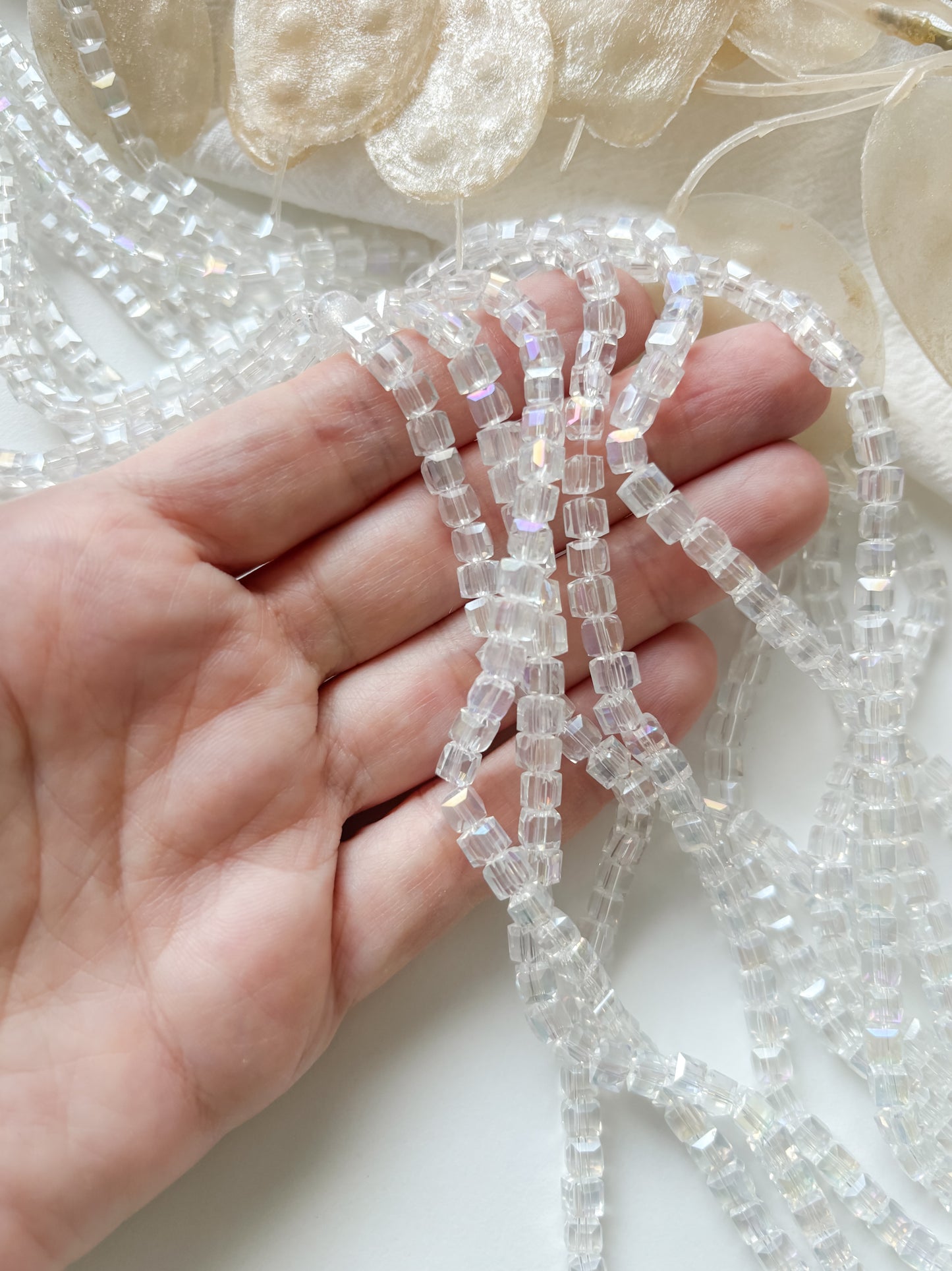 Glaspärla 4mm, ca 90 st